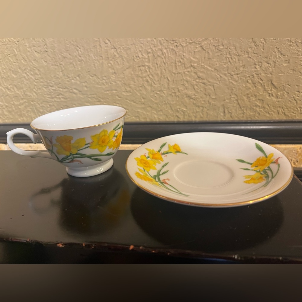 MARCH Vintage AVON 1991 ‘Blossoms of the Month’ March Jonquil Teacup and Saucer - Picture 4 of 10
